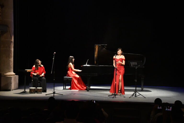 Boleros y Romance confluyen en el Teatro Victoria