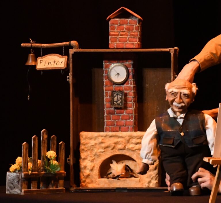 ¡Crea, da vida y juega con la imaginación! en el Laboratorio de Construcción de Títeres