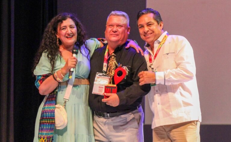 Reconocen labor a Carlos Cázares en el XVI Congreso Nacional e Iberoamericano de Guías de Turistas