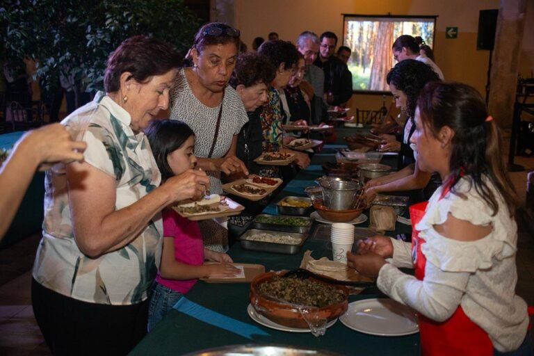 Llevan a cabo degustación de guisos a base de hongos en la Casa de Cultura Banamex Durango