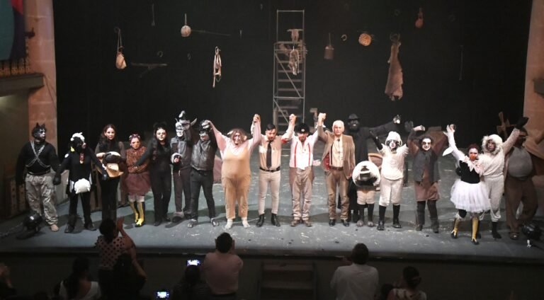 Los animales toman el control en la divertida obra de teatro “La Rebelión”