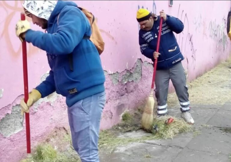 Avanzan trabajos de mantenimiento de áreas verdes
