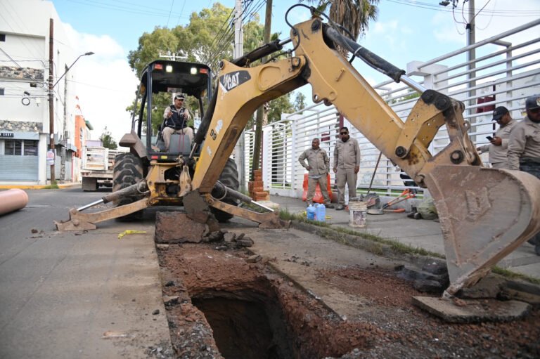 Atiende AMD socavones en vialidades