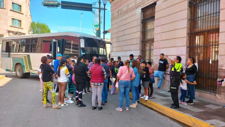 Habitantes de la colonia Fabián Zúñiga y Paseo del Pueblito exigen soluciones
