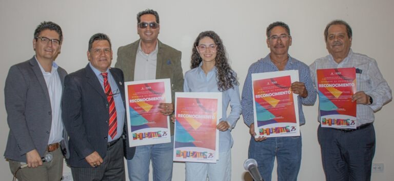 Clausuran con reconocimientos el 7º Coloquio de Literatura Durangueña