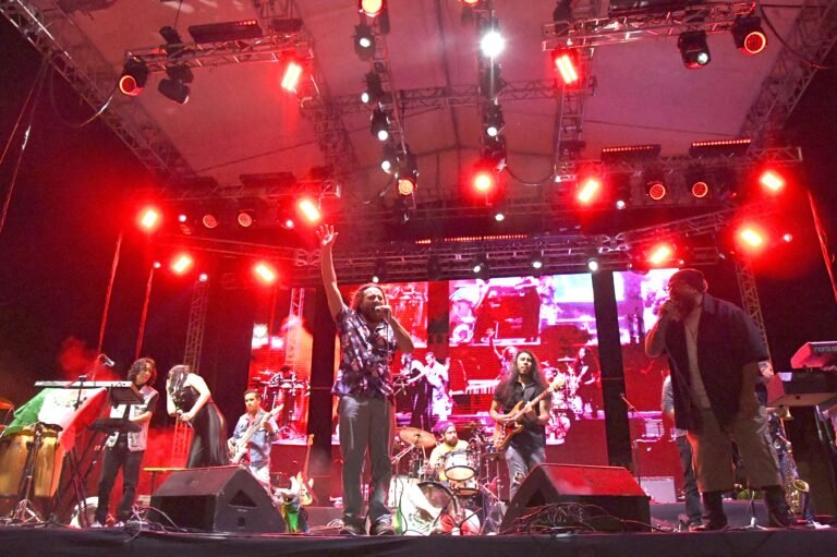 La Waya Van prende el ambiente en el Festival Revueltas 2025