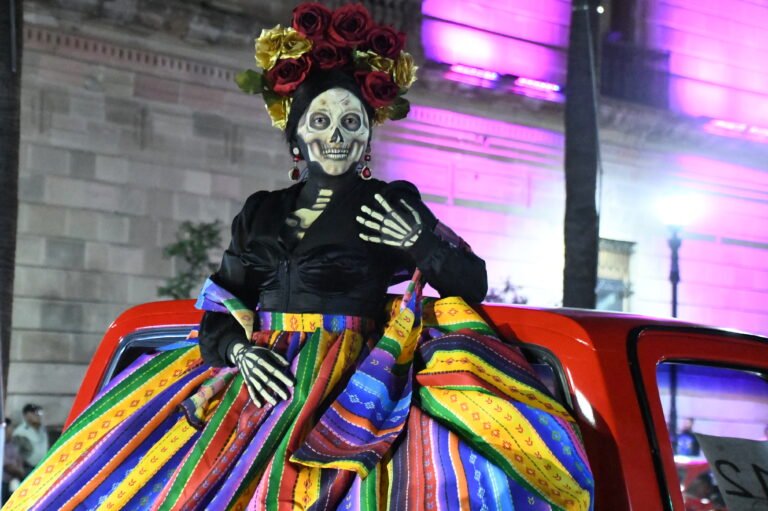 Las Catrinas de Villa llevaron a cabo su Caravana de Día de Muertos
