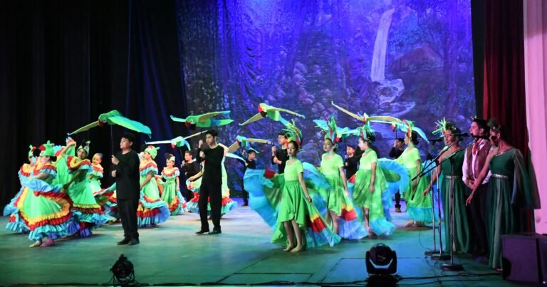 “Kícham” clausura con éxito el Festival Revueltas 2025