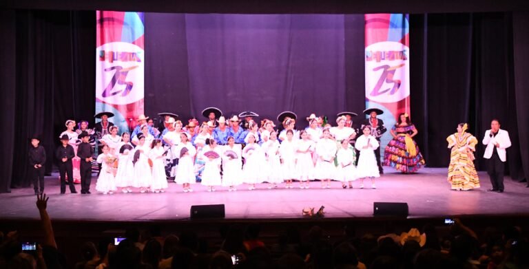 Grupo Folclórico Aztlán celebró su XV Aniversario