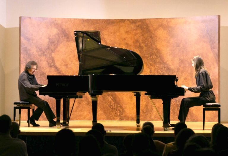 Dúo Petrof entregó el concierto “El Siglo de Revueltas”