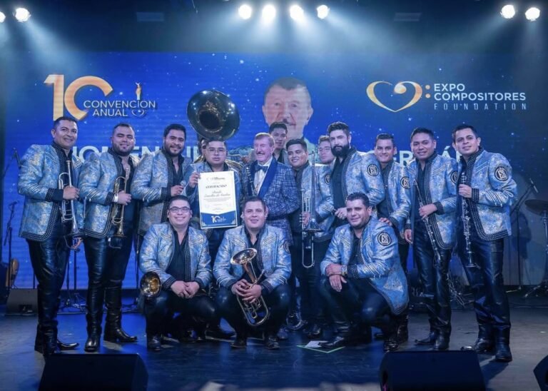 Honran a Germán Lizárraga por 60 años de carrera musical