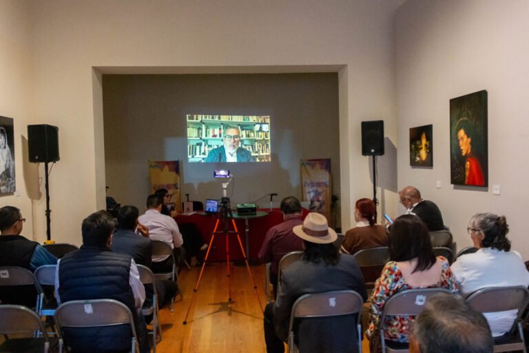 “Menú”, libro de León Plascencia Ñol es presentado en el Festival Revueltas 2025