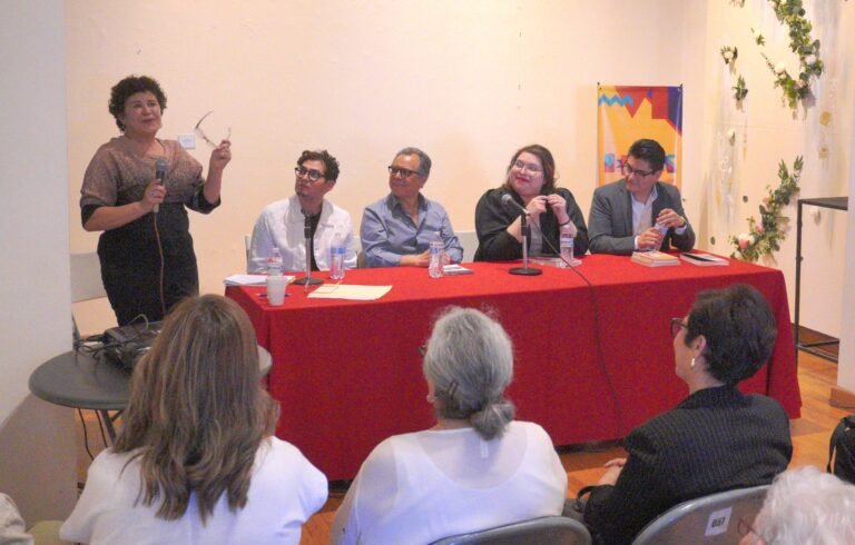 José Ángel Leyva presentó su libro “Retlatos”