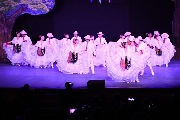 Kwit Etsaame consagra 20 años de juventud al arte