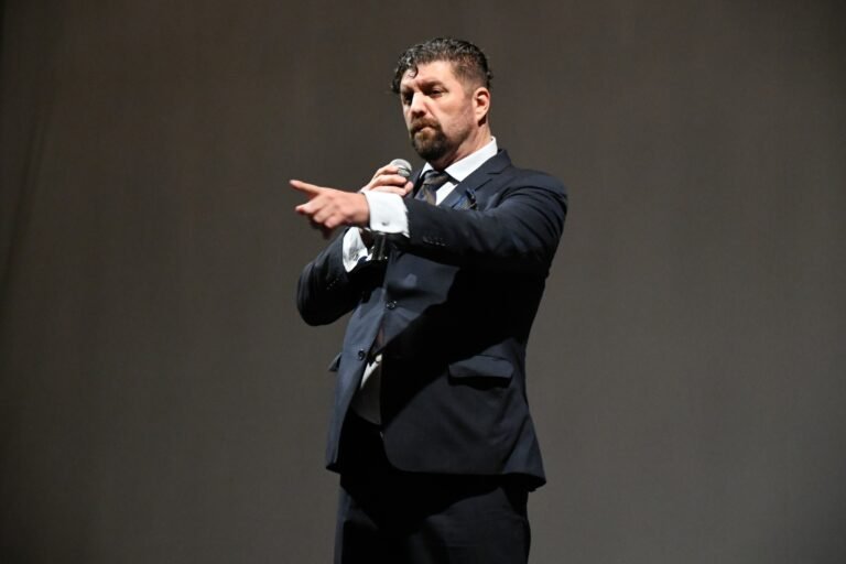 Rolando Ávila De la Parra dio a conocer si libro “El aullido de la Sirena, y el niño del zapato negro y el zapato blanco”