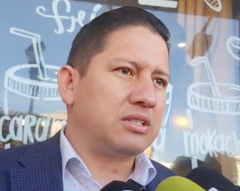 Burocracia y altos costos frenan la titulación de profesionistas en Durango