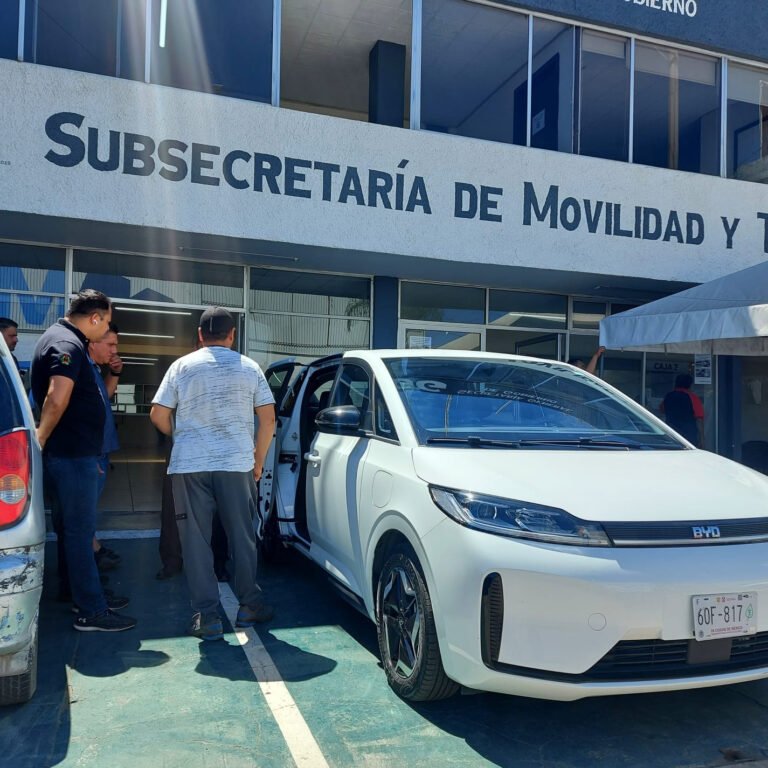 Hasta 100 taxis eléctricos operarán en Durango