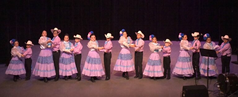 Grupo de Danza Victoria de Durango celebró sus 10 años con artistas invitados