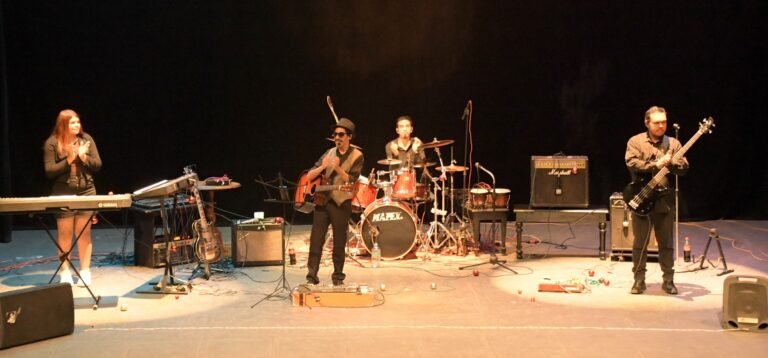 Arturo Artez dio a conocer su álbum “Entre Depresiones y Regalos”