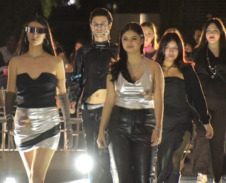 UAD Diseño y Mercadotecnia de Modas presentó “Cyberpunk Meets McQueen”