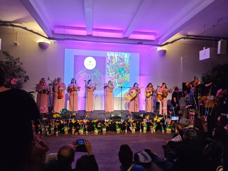 Mariachi Femenil Cielito Lindo pisa suelo parisino en el Festival de la Femme Mariachi Europe 2025