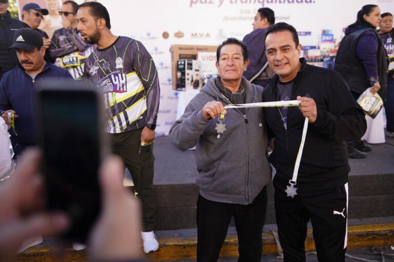 Construye la gran familia una casa tranquila corriendo 4K ¡Guardianes del Camino!