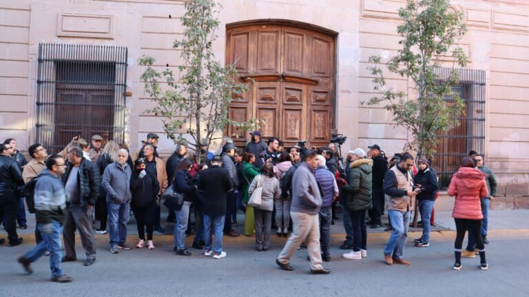 Ciudadanía furiosa exige una solución al incremento del predial