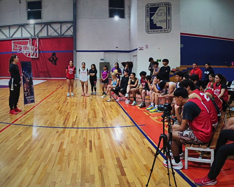 Visitó su Alma Mater