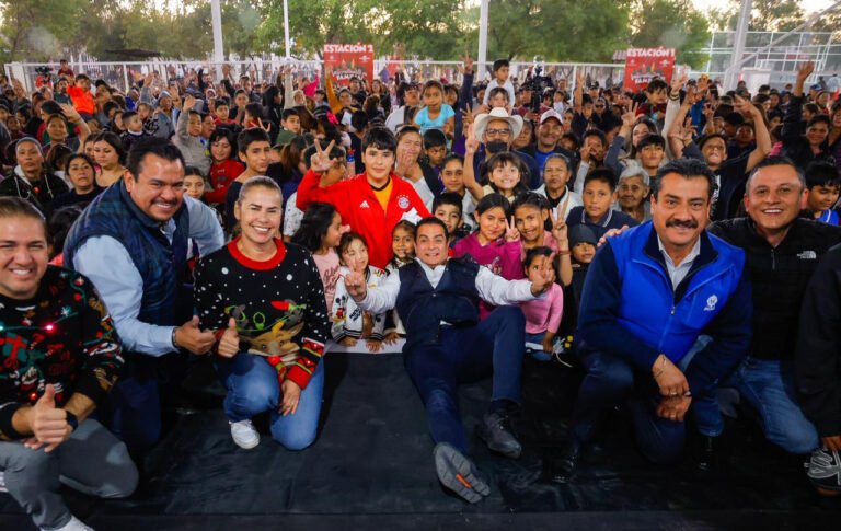 Toño y la gran familia de Durango canta y celebra la Navidad en familia
