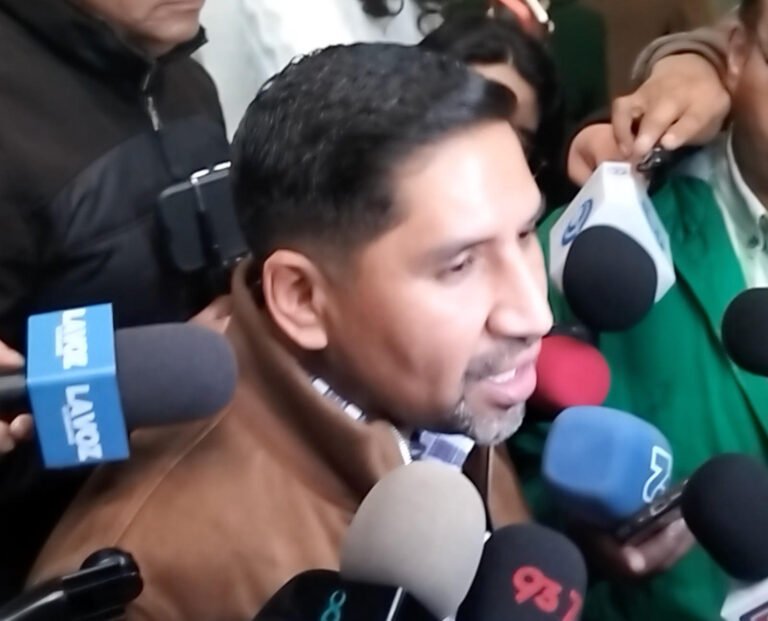 El pueblo paga, el gobierno derrocha