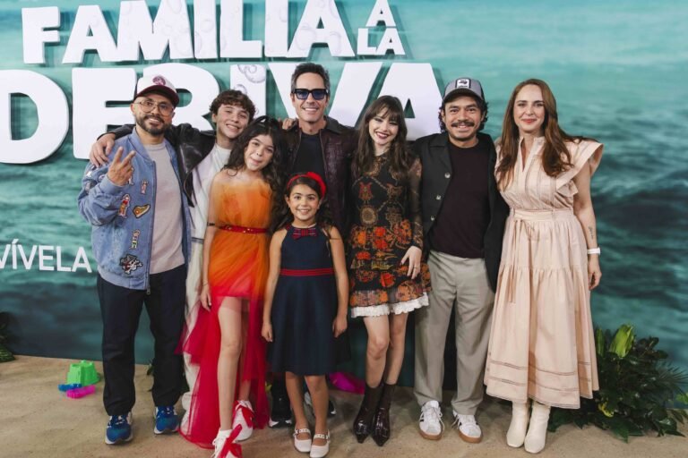 “Familia a la deriva” celebra su premier y se encuentra ya en cines