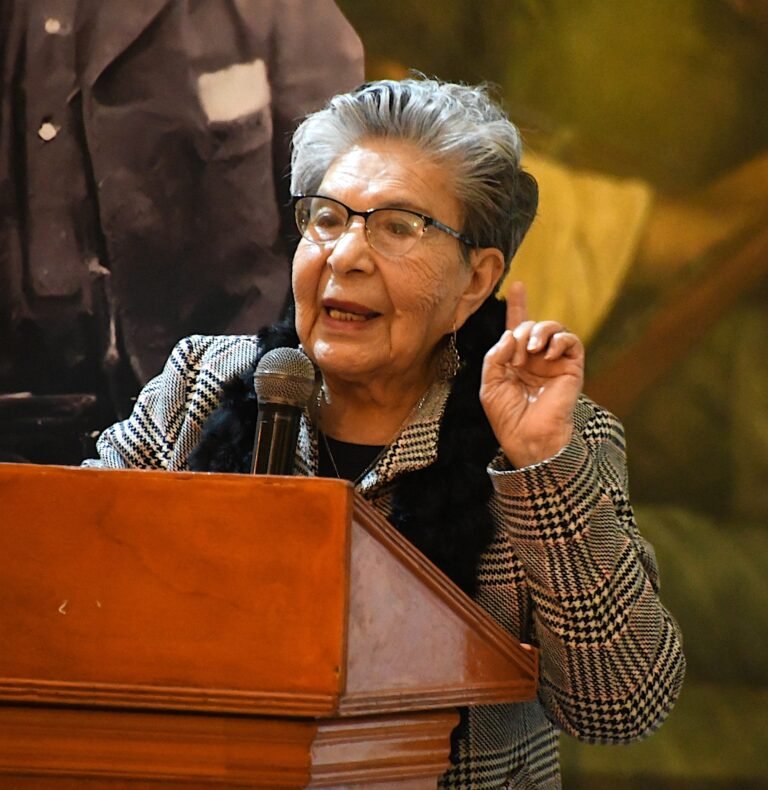 Se presentó el libro que traza el camino de una luchadora inspiradora: Josefina Borrego Fernández