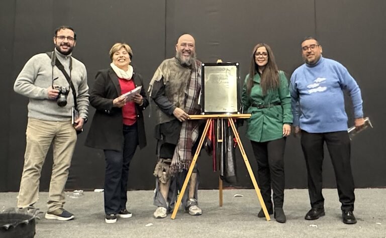 “El Abismo de la Locura” de la Compañía PsicoEducArte develó placa por 300 representaciones