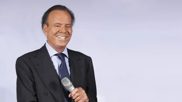 Julio Iglesias se defiende de las acusaciones