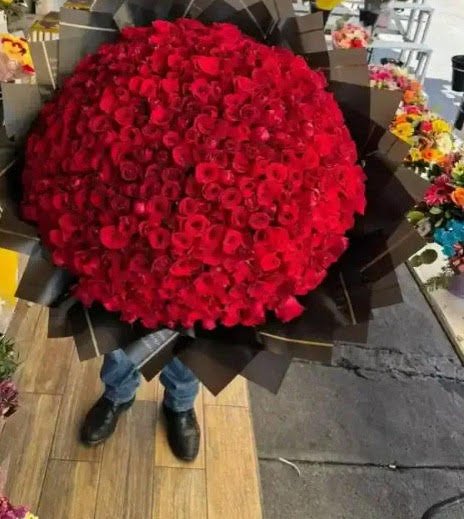 San Valentín deja hasta 10 tambos de basura en florerías