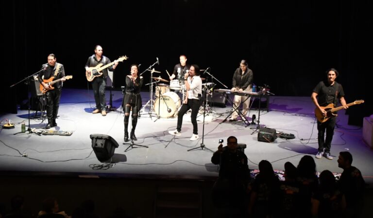 Octava Década rindió un homenaje especial a Caifanes