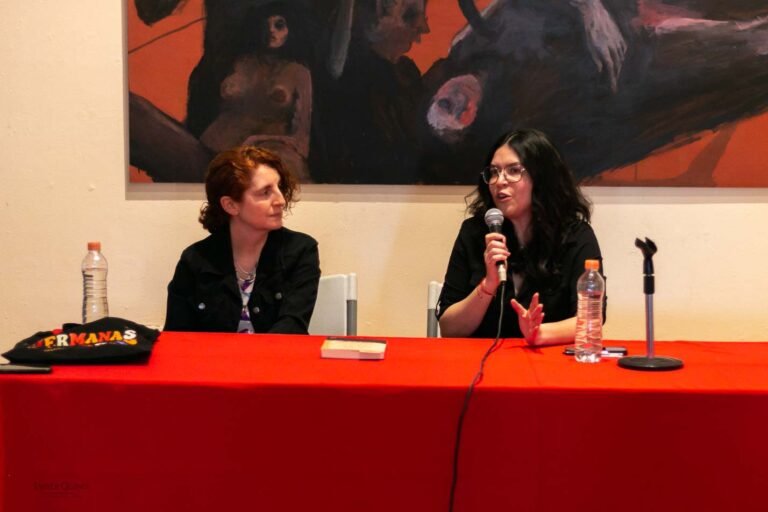 Mónica Rojas dio a conocer su libro “A la sombra de un árbol muerto”