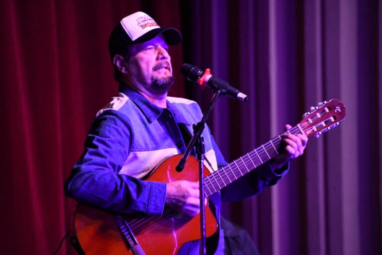 Nicho Hinojosa encanta a Durango con su “¡Claro que si!, la gira”