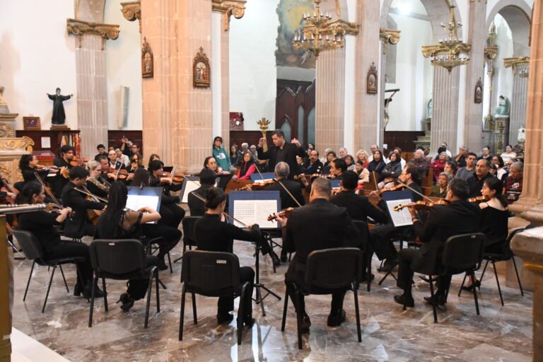 La OCUJED interpreta con éxito el concierto celestial “Las Siete Palabras”