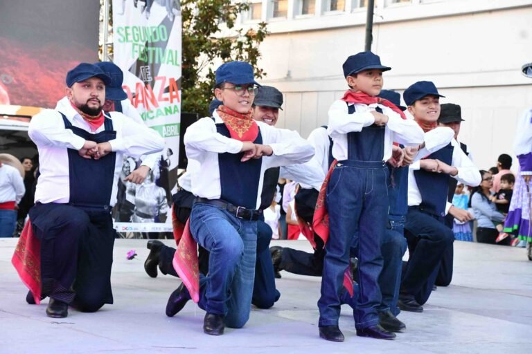 Llenan de colores el escenario con el Segundo Maratón Folklórico del ICED