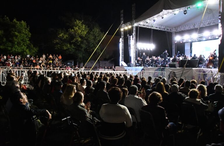 OSUJED e invitados de lujo rinden tributo a Juan Gabriel, José José y El Buki