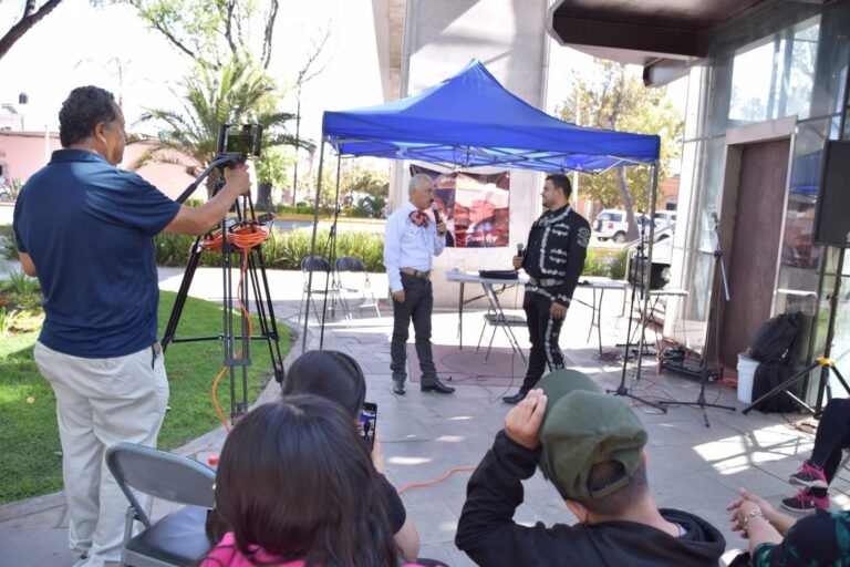 Óscar Rey rindió homenaje a Javier Solís