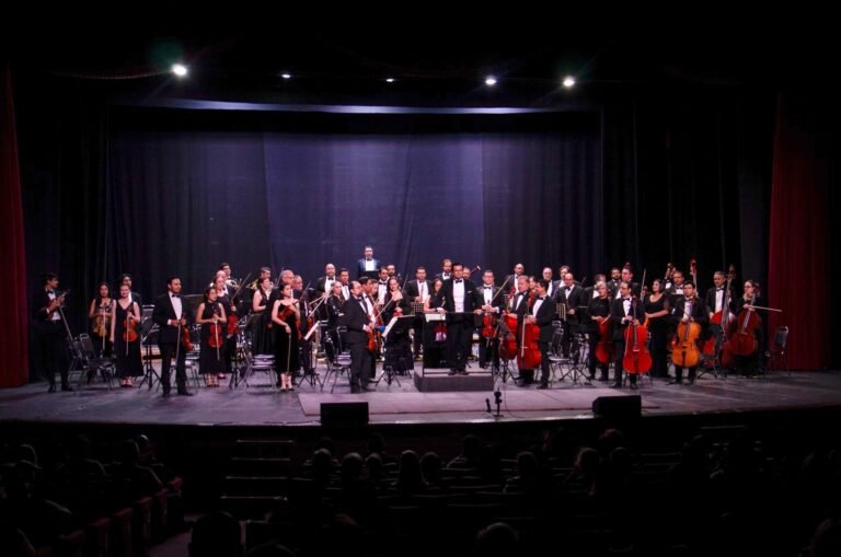 La OSUJED desprende un viaje sonoro con piano de Daniel Espíritu