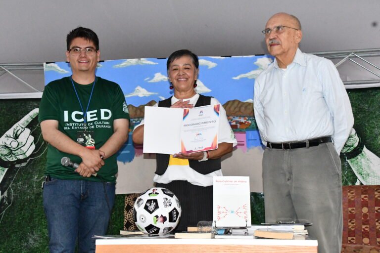 Claudia Galarza Sosa presentó su libro “Italo Calvino: un viajero” en la FEDUL 2026