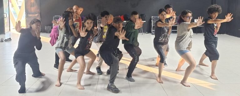 Enrique Longoria explora el instrumento actoral con su taller «El cuerpo y la mente»