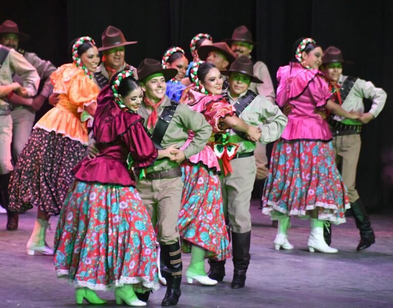 Ballet Folklórico Huichol celebra 47 años de música, color y tradición