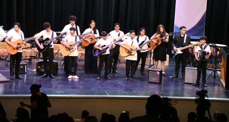 Talento emergente se recibe del semestre A-2026 del CIM de la ESMUJED