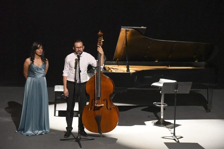 Dúo Mitz fusionará piano y contrabajo en el Teatro Victoria