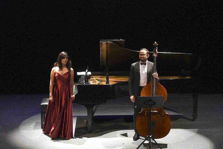 Dúo Mitz acerca la música académica a niños y adultos en concierto
