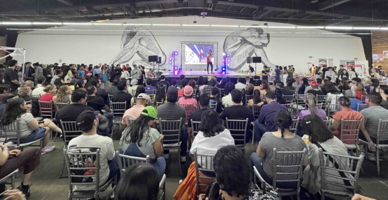 La cultura geek y voces icónicas del doblaje se reúnen con éxito en la ACME 2026